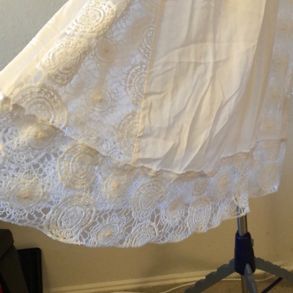 Soft white Embroidered exposed shoulder top - Picture 8 of 9